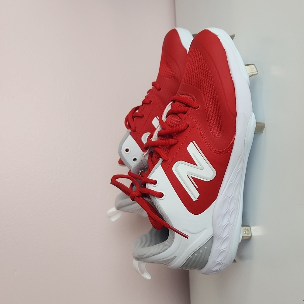 NEW Women's New Balance Fresh Foam X Velo v3 Red Metal Softball Cleats, size 7.5